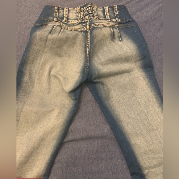 Colombian Jeans - Picture 2 of 8